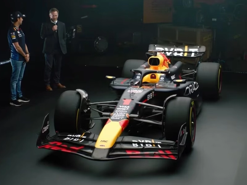 Vista frontale della nuova Red Bull RB20