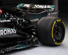 Dettaglio della sospensione posteriore della nuova Mercedes W15